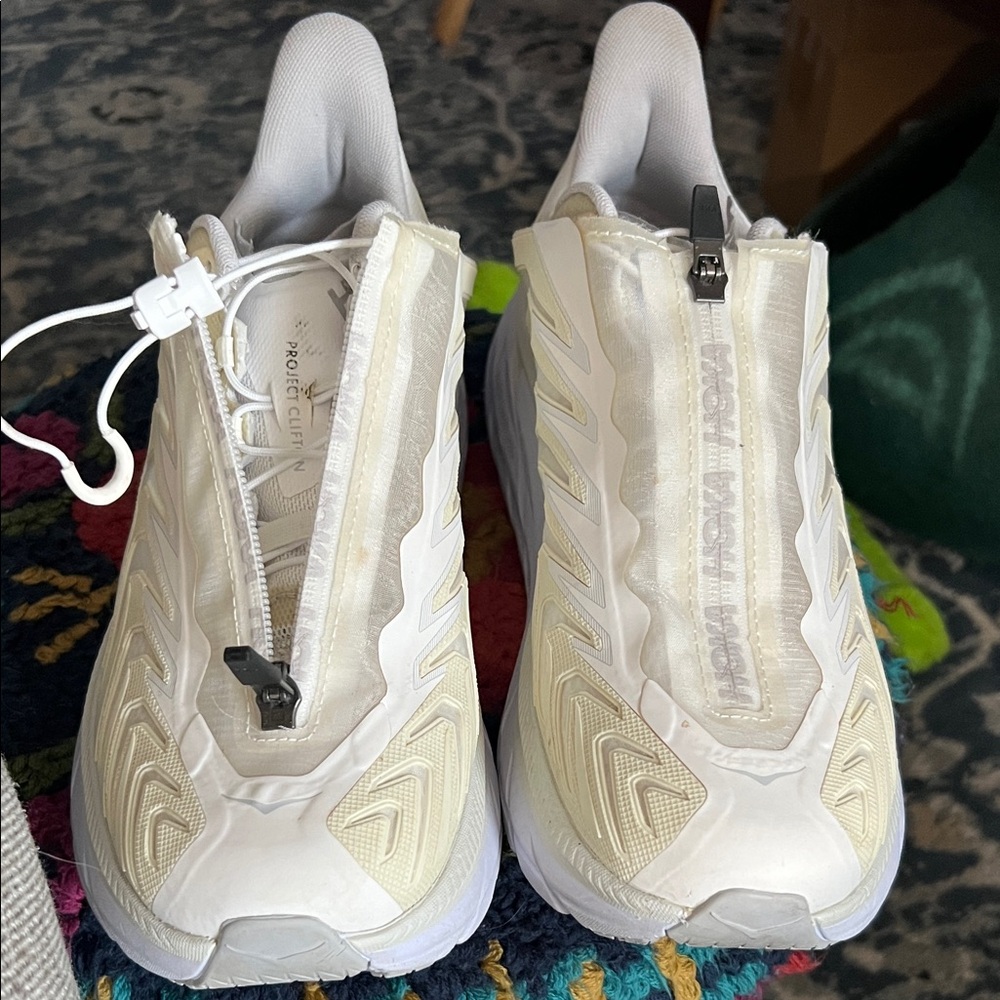 Hoka very cool mens sneakers men 9.5, women 11